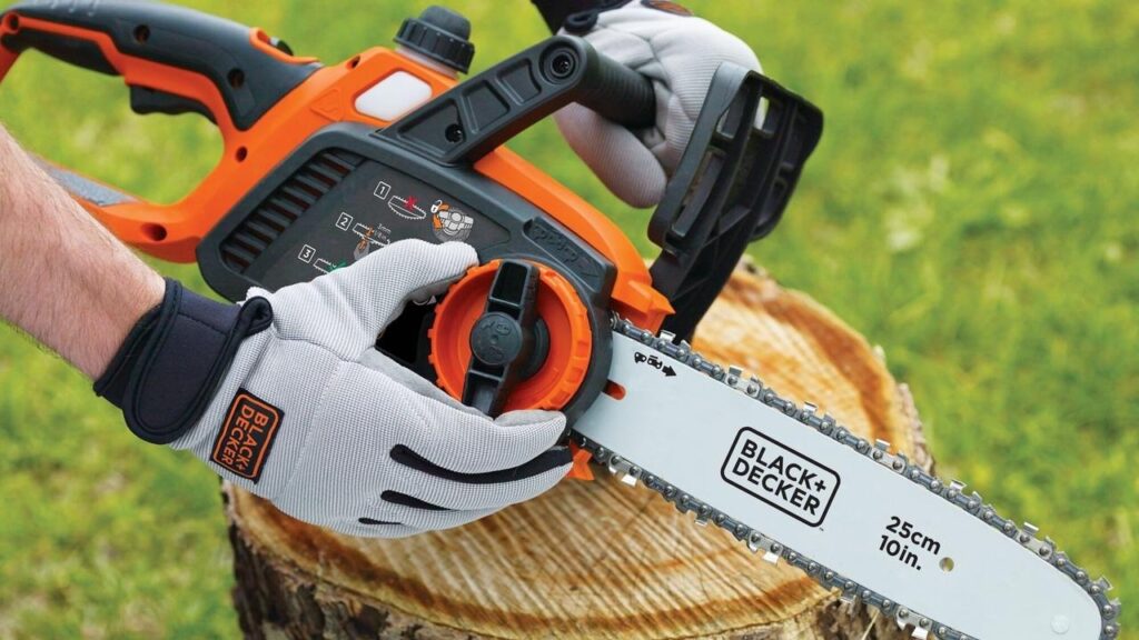 BLACK+DECKER 20V MAX Chainsaw