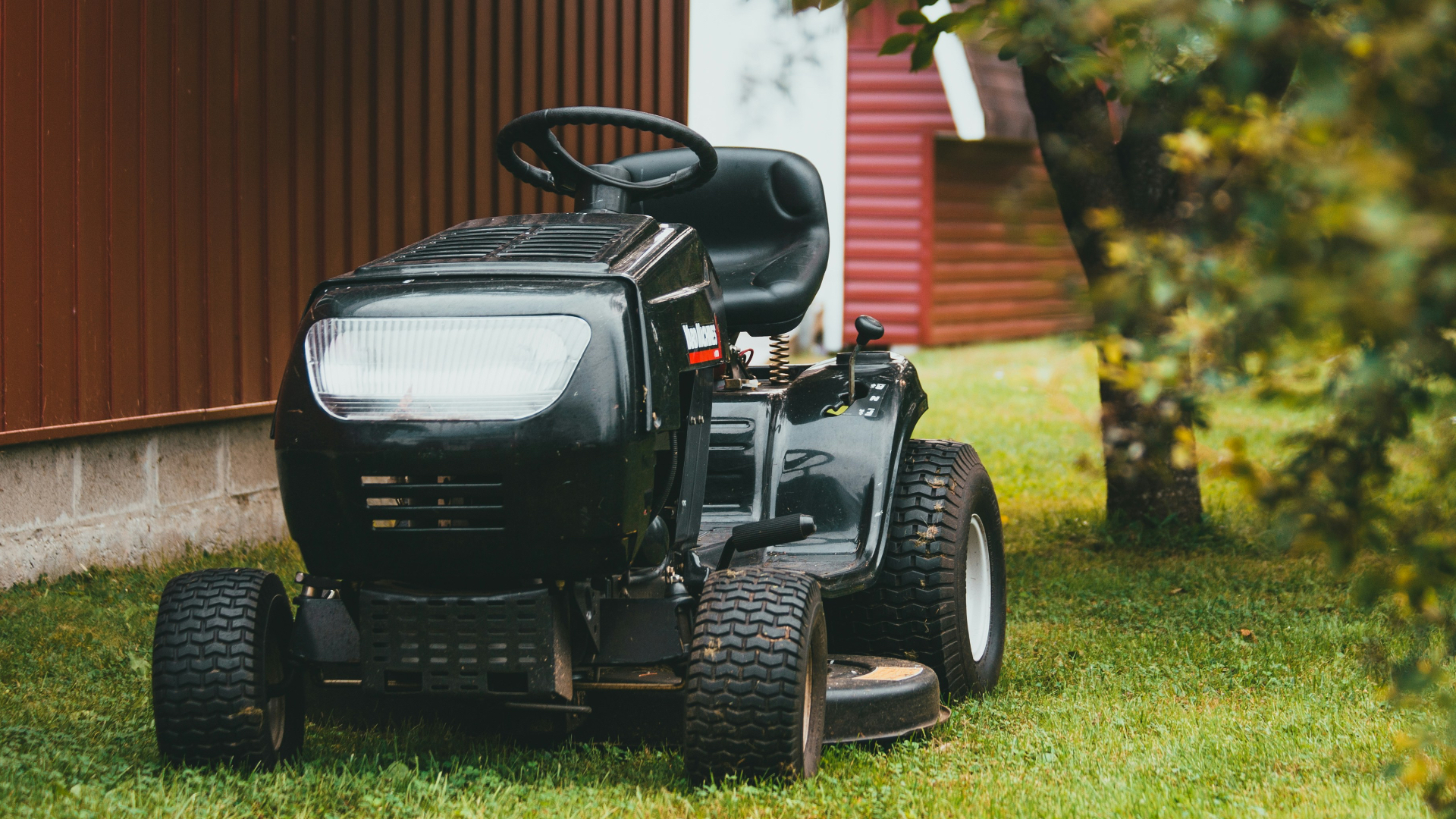 Best Riding Lawn Mowers: Picks for 2026